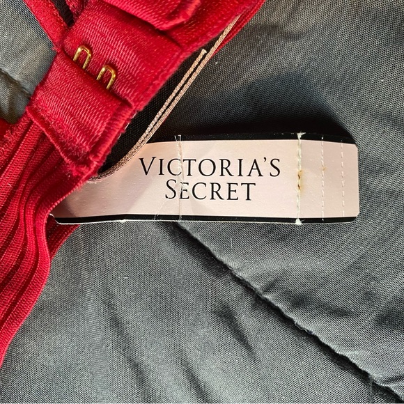Bright red Victoria’s Secret halter bra - Picture 3 of 4